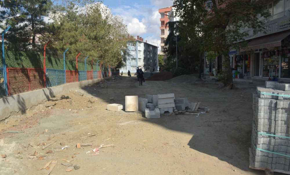 Çorlu Belediyesi Öğrencileri Toz Toprak İçinde Bıraktı