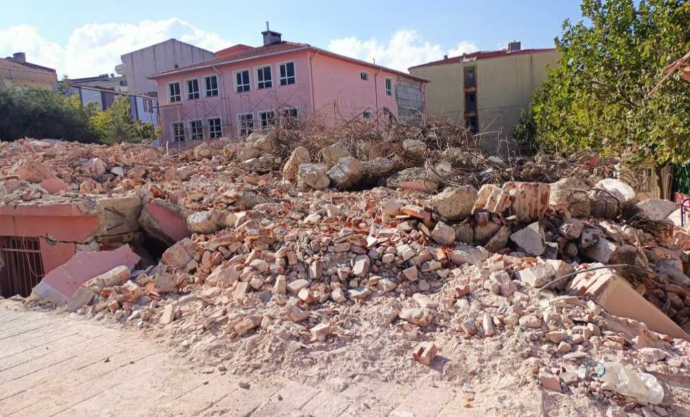 Öğrenciler İkili Eğitime Mahkûm Edildi