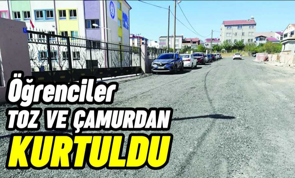Öğrenciler Toz Ve Çamurdan Kurtuldu