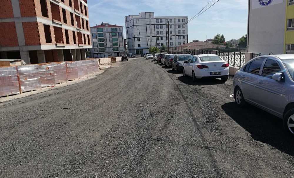 Öğrenciler Toz Ve Çamurdan Kurtuldu