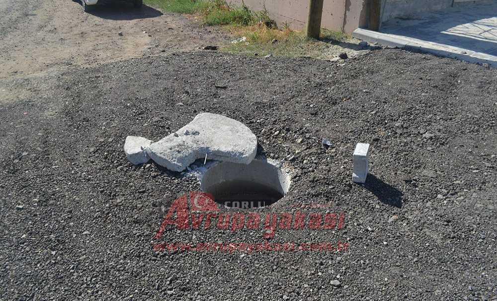 Öğrenciler Toz Ve Çamurdan Kurtuldu