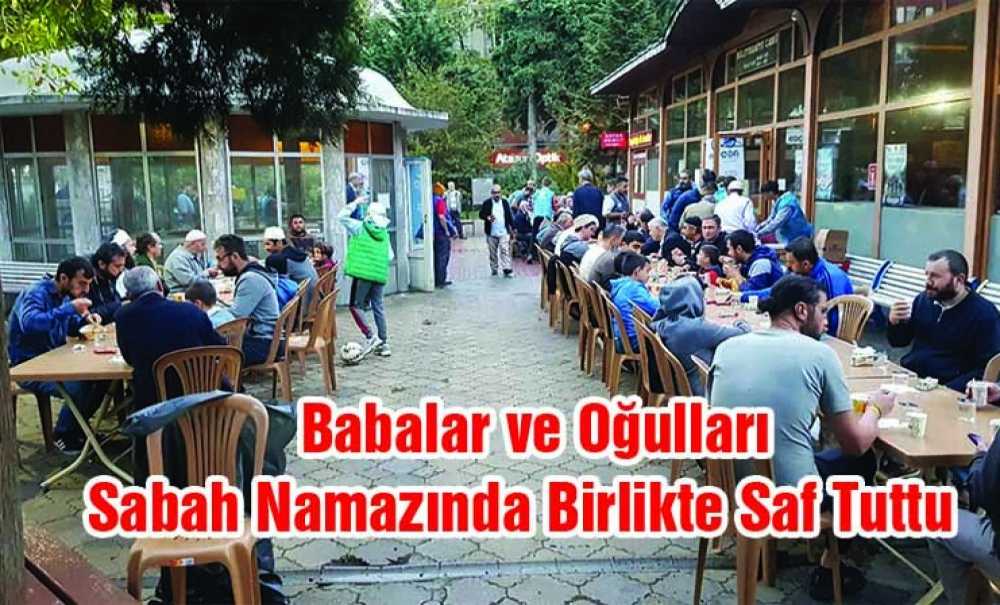Babalar Ve Oğulları Sabah Namazında Birlikte Saf Tuttu