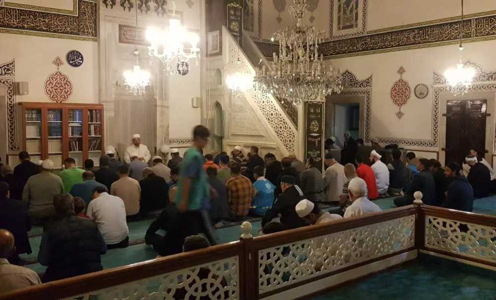 Babalar Ve Oğulları Sabah Namazında Birlikte Saf Tuttu