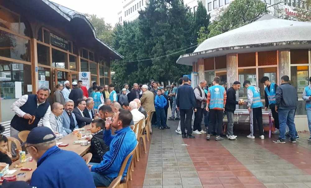 Babalar Ve Oğulları Sabah Namazında Birlikte Saf Tuttu