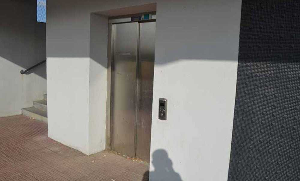 Asansörlü Üst Geçitte Asansörler Çalışmıyor