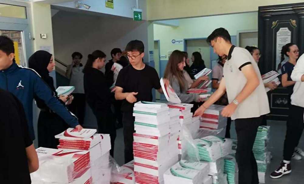 Okullara Yardımcı Kitaplar Dağıtılıyor