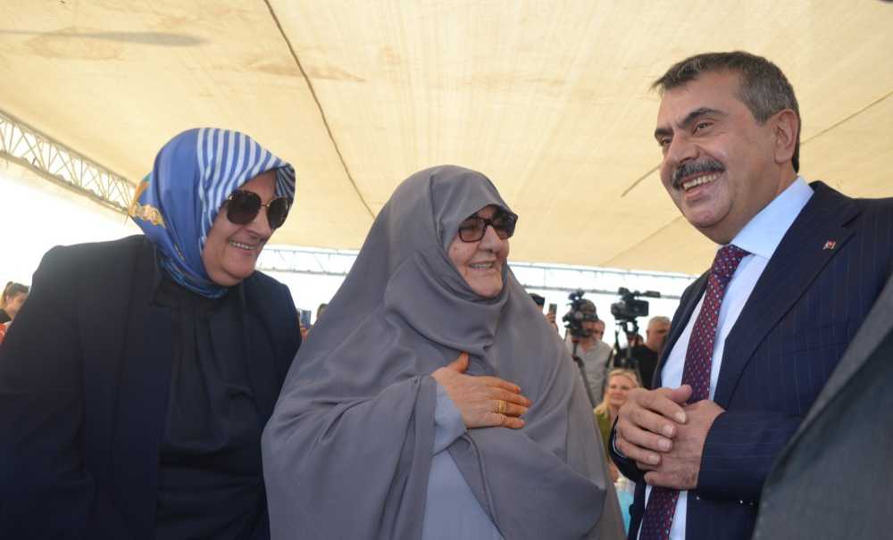 Kervancı Ortaokulu'nu Bakan Tekin Açtı