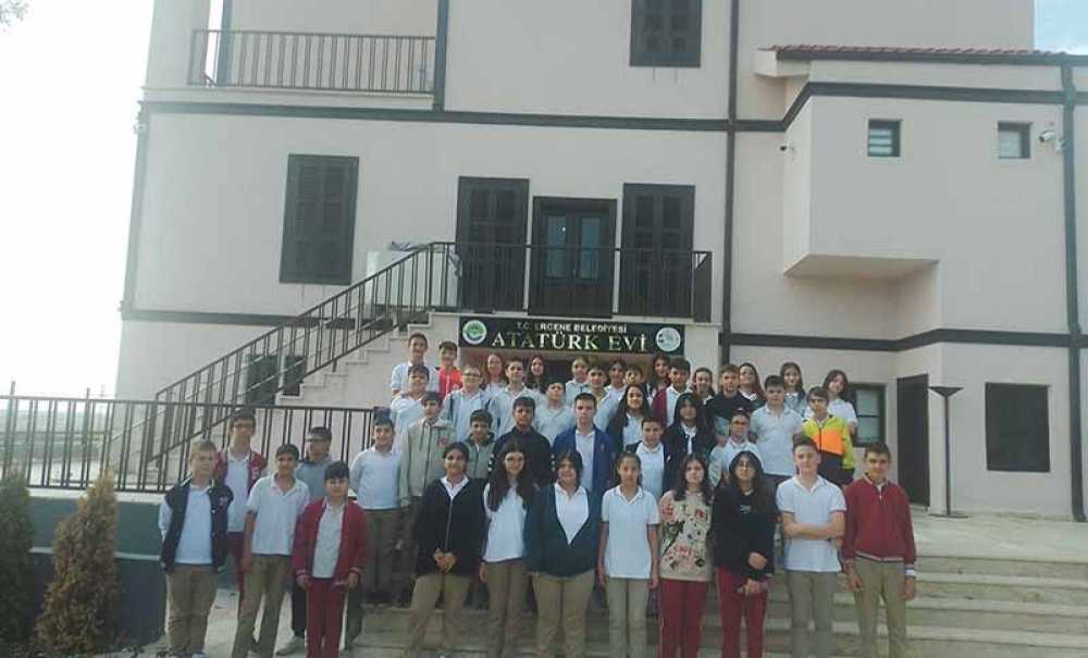 Atatürk Evi Ve Müzesi Öğrencilerin Akınına Uğruyor