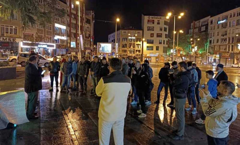 İsrail'in Hastane Saldırısı Sonrası Meydana Çıktılar