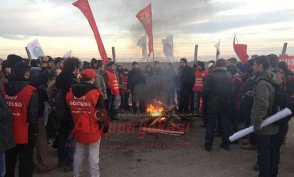 Chp'li Gençler Grevdeki İşçilere Destek Verdi