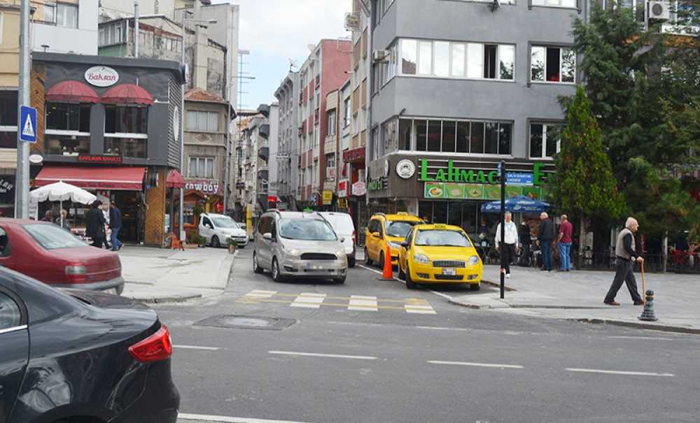 Akıncılar Caddesi'nde Ters Yön İhlali Devam Ediyor