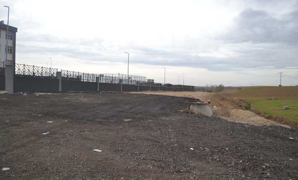 Okul Önü Hala Hizmet Bekliyor