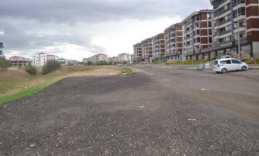 Okul Önü Hala Hizmet Bekliyor