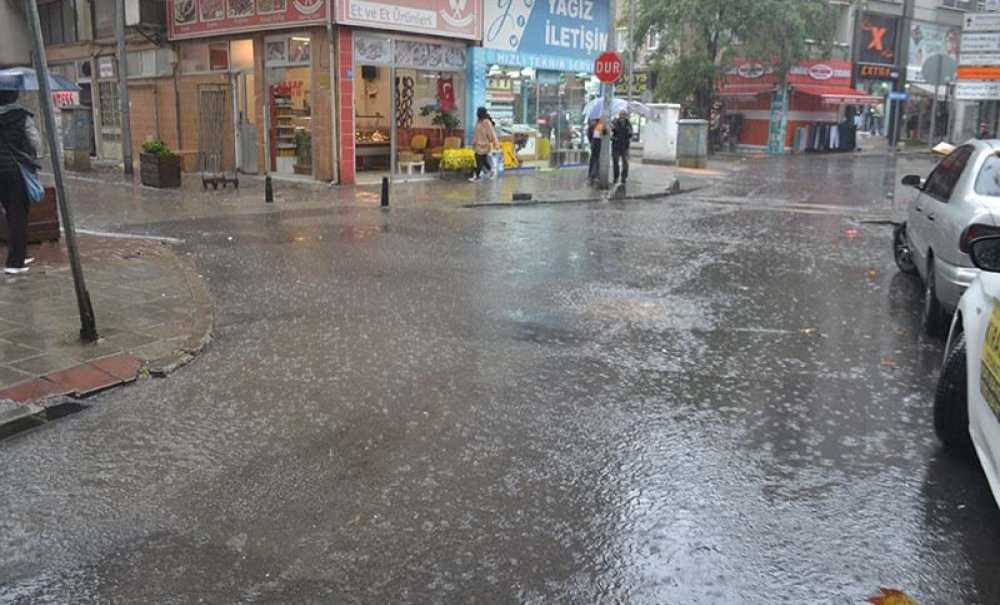 Şiddetli Yağış Hayatı Olumsuz Etkiledi