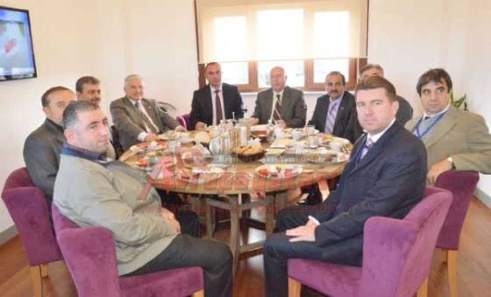 Eğitim Bir-Sen Ve Memur-Sen Üyeleri Kahvaltıda Buluştu