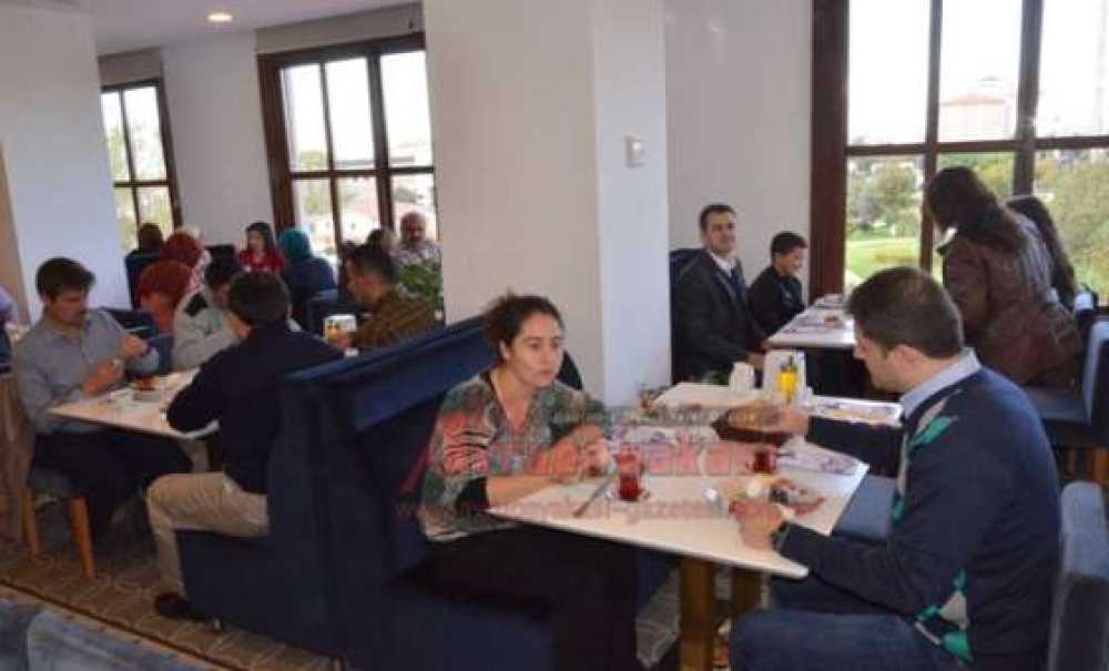 Eğitim Bir-Sen Ve Memur-Sen Üyeleri Kahvaltıda Buluştu