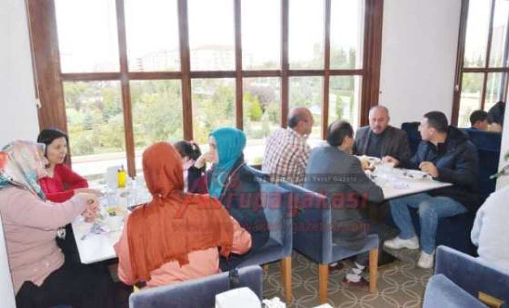 Eğitim Bir-Sen Ve Memur-Sen Üyeleri Kahvaltıda Buluştu