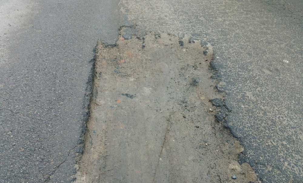 Yolda Oluşan Çukur Tepki Çekiyor