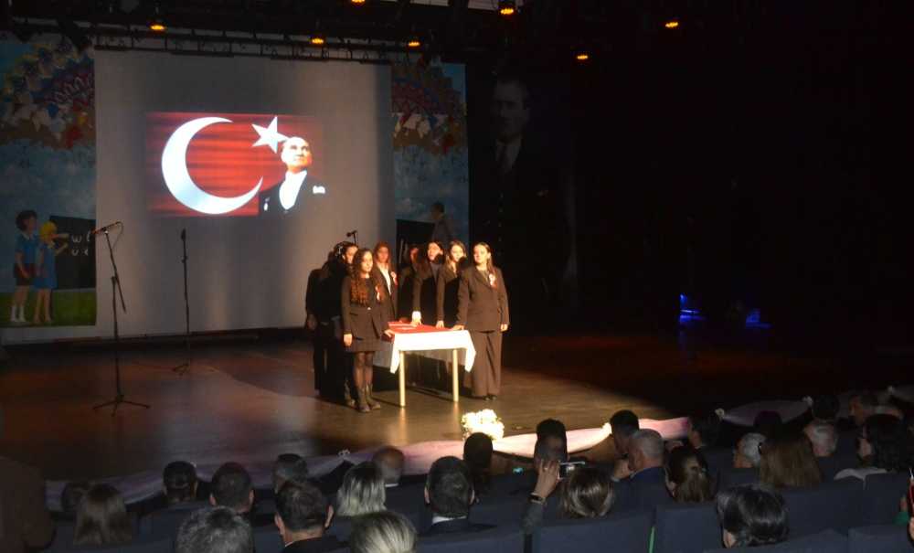 Çorlu'da Öğretmenler Günü Kutlandı