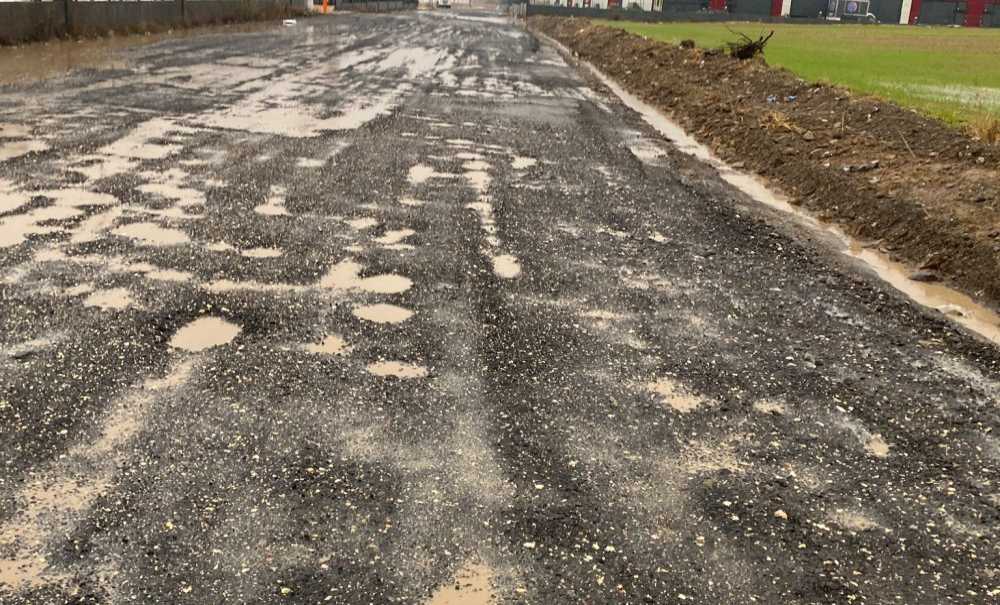 Malzeme Dökülen Yolun Ömrü Bir Gün Sürmedi!