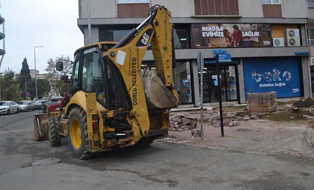 Aylar Sonra Kaldırımlar Yapıldı