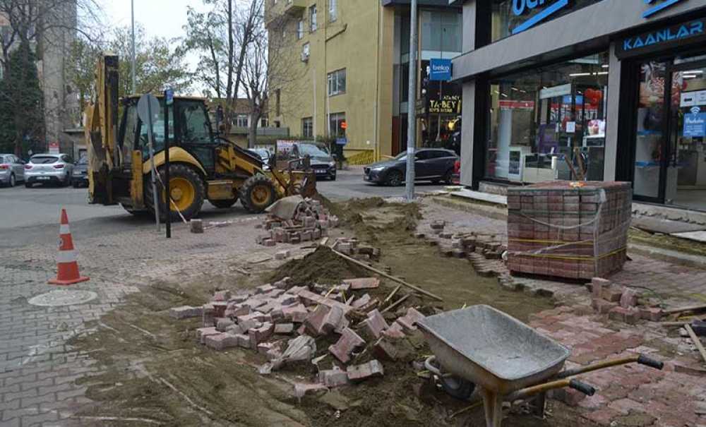 Aylar Sonra Kaldırımlar Yapıldı