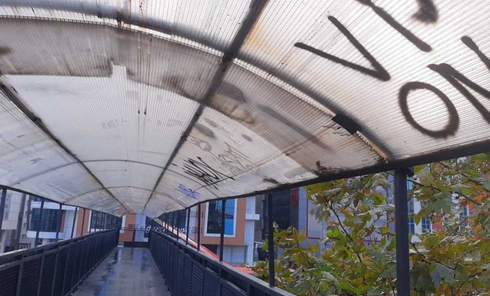 Bu Görüntüler Üst Geçide Yakışmıyor!