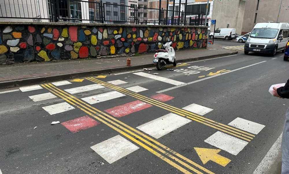 Motosiklet Yayaya Çarptı