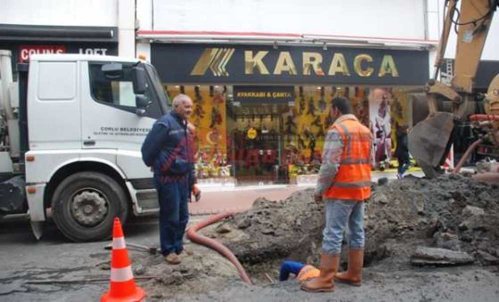 Esnaflar Kanalizasyon Mağduru Oldu