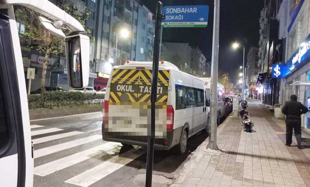 Yaya Geçidine Çekilen Araçlar Tepki Çekiyor