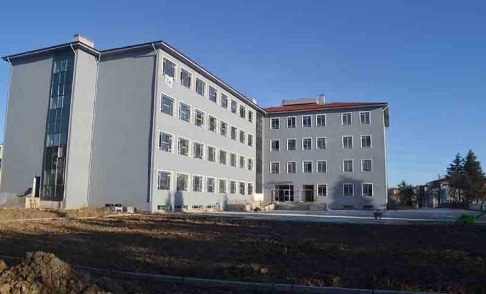 Okulun Bahçe Düzenlemesi Yapılıyor