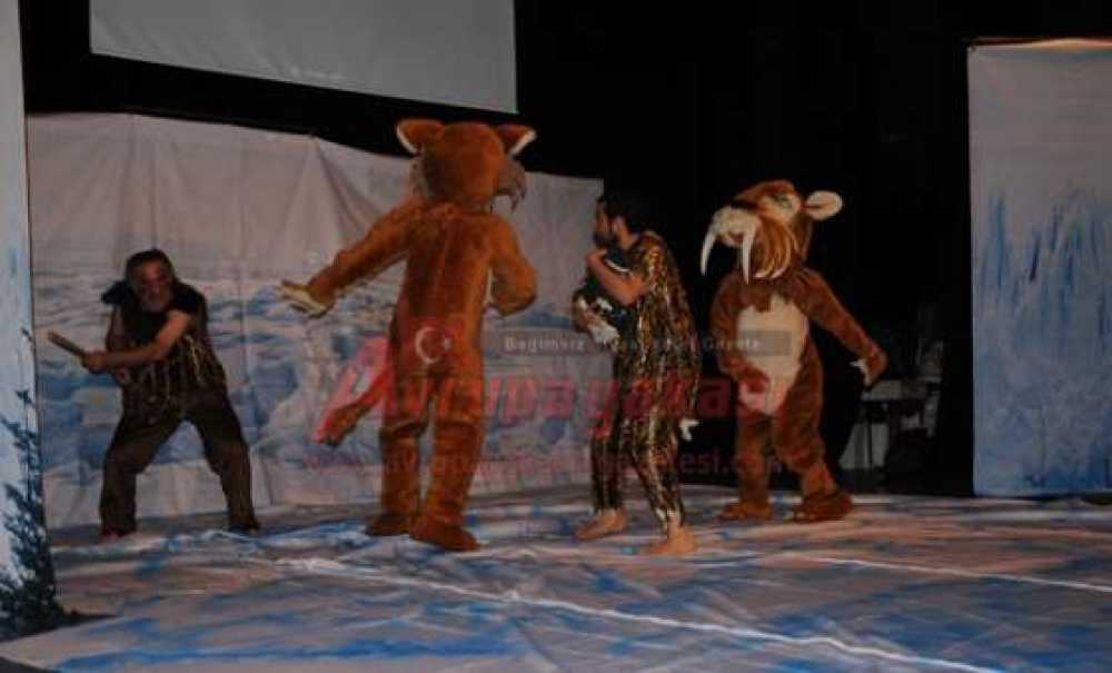 Buzul Çağı Geliyor Çocuklar İçin Sahnelendi