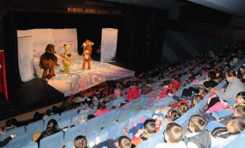 Buzul Çağı Geliyor Çocuklar İçin Sahnelendi