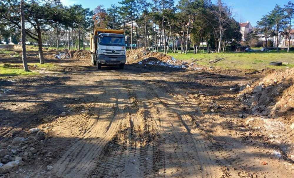Eski Meslek Lisesinin Bahçesinde Çalışmalar Hızlandı