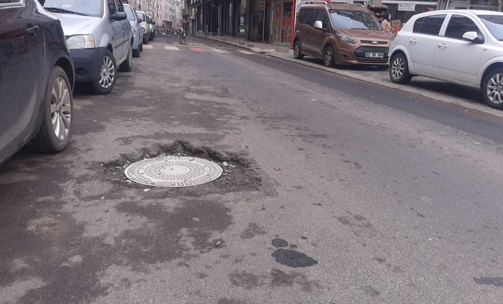 Rögar Kapaklarının Kimi Yoldan Yüksek, Kimi Düşük