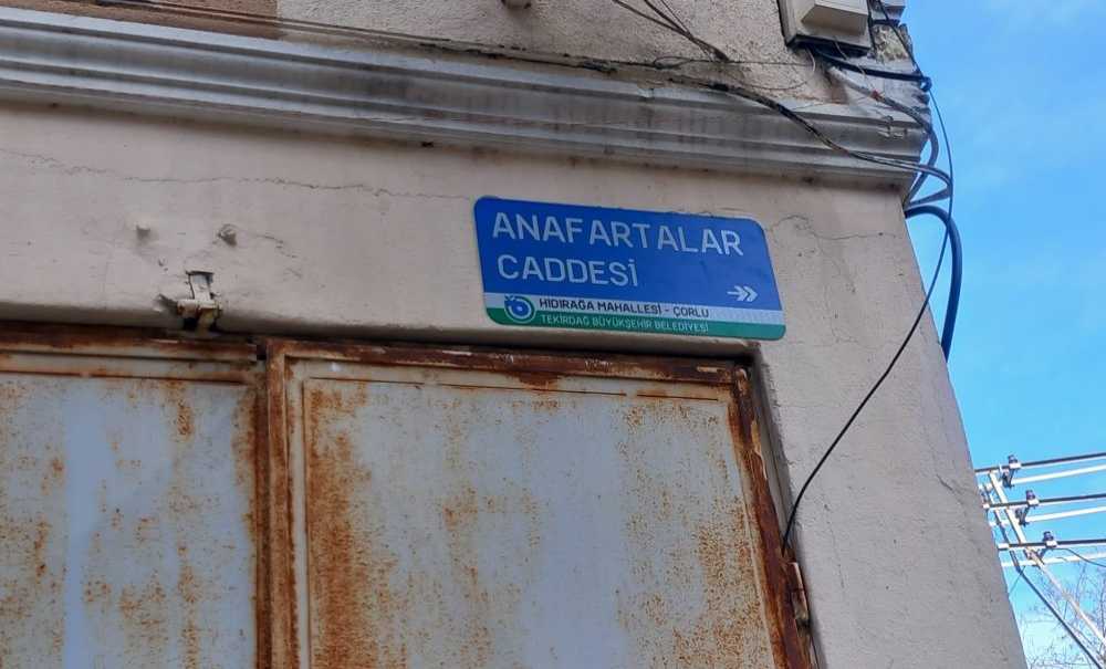 Yanlış Tabela Kafa Karıştırıyor!