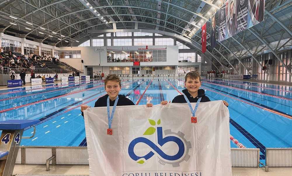 Çbsk Yüzme Takımı Yine Gururlandırdı