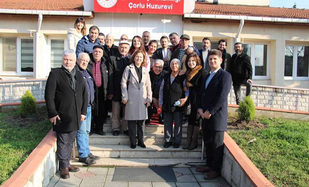 Hakan Sunal Huzurevini Ziyaret Etti