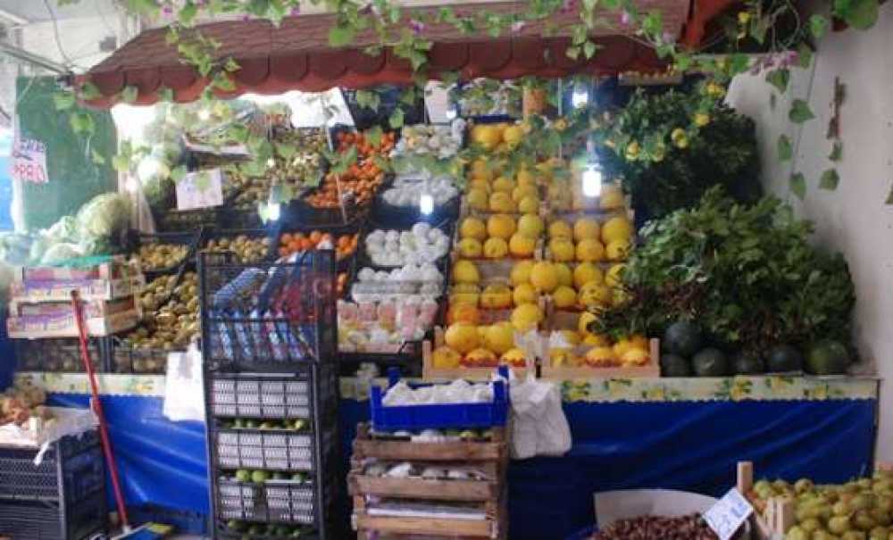 Kış Meyveleri Tezgahta