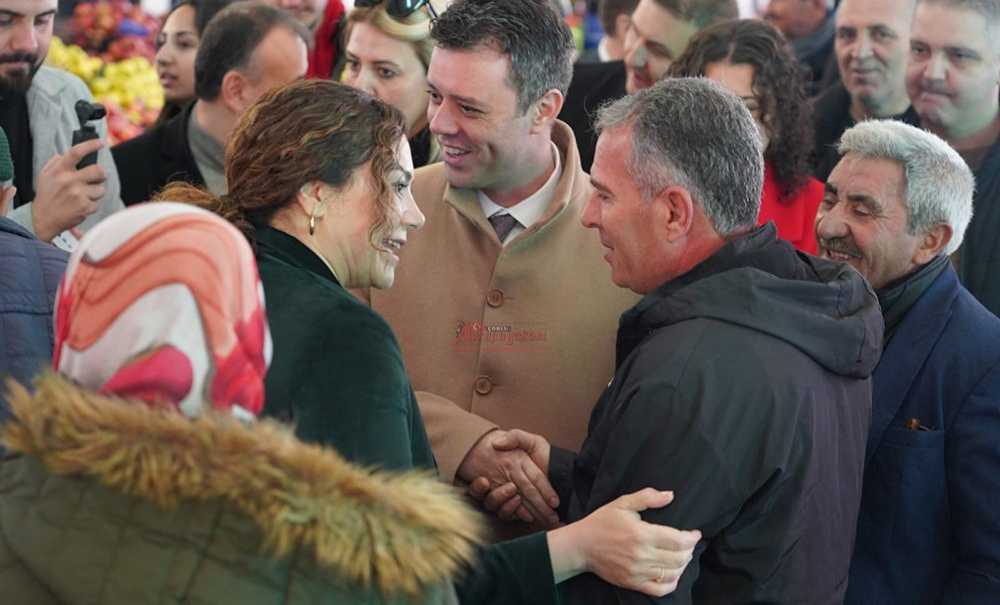 Chp Adayları Pazarı Ziyaret Etti