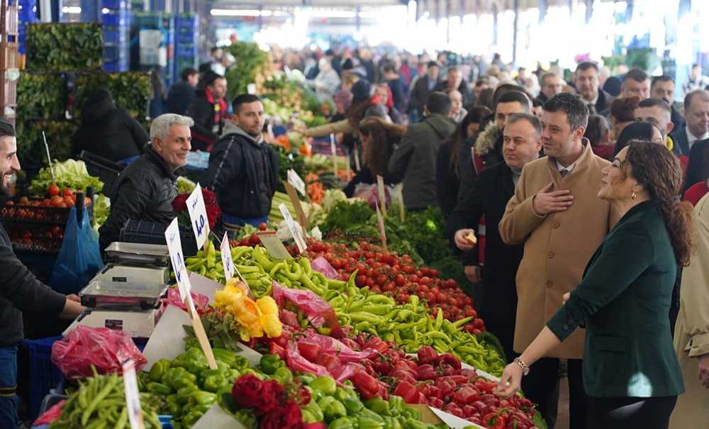 Chp Adayları Pazarı Ziyaret Etti