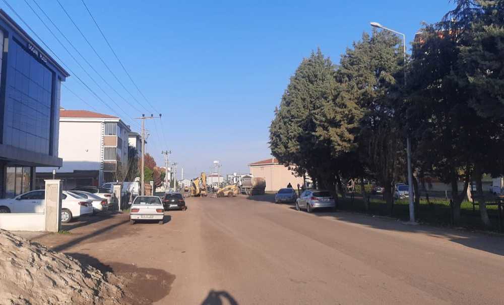 Kumru Caddesi'ndeki Çukurlar Kapatıldı