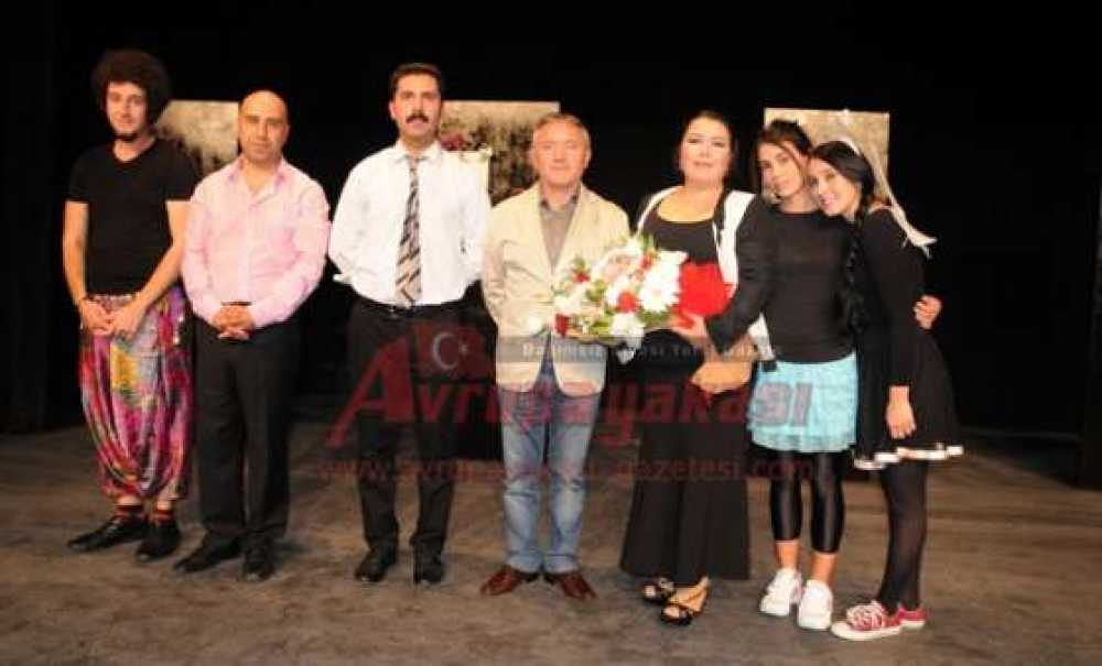 Memduh Şevket Esendal Sahnesi Yeni Sezona Perdelerini Açtı