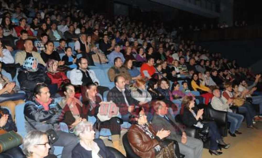 Memduh Şevket Esendal Sahnesi Yeni Sezona Perdelerini Açtı