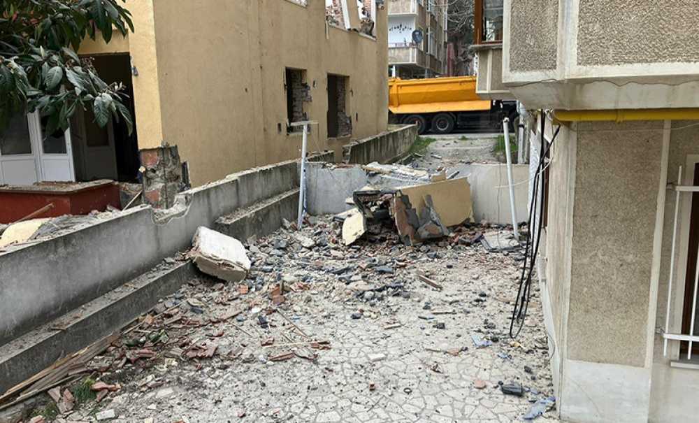 Yıkılan Binaya Önlem Alınmaması Tepki Çekti!