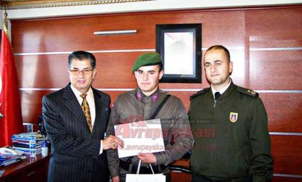 Kaymakam Doğan`dan Mehmetçiğe Takdir Belgesi