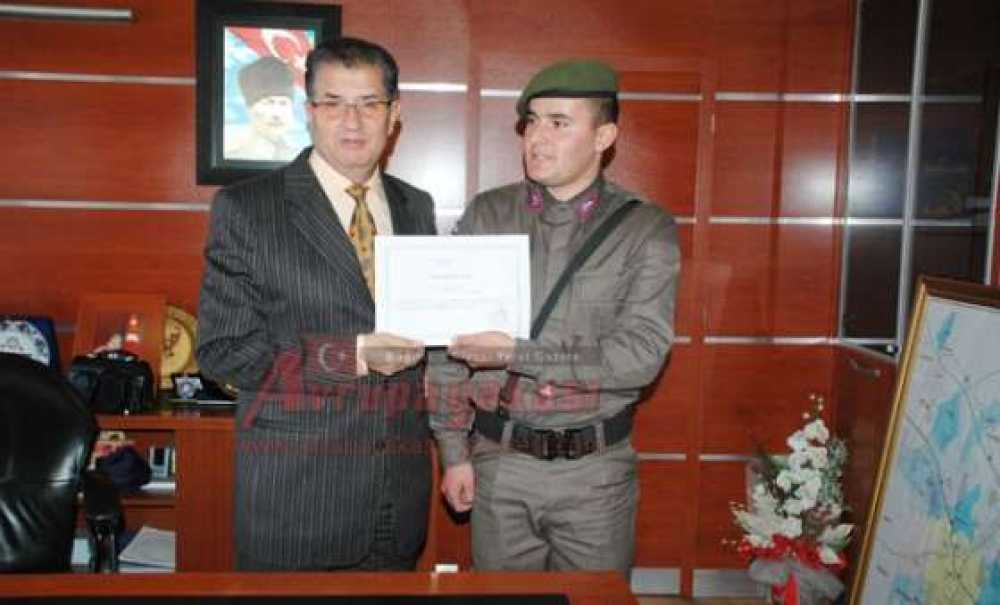 Kaymakam Doğan`dan Mehmetçiğe Takdir Belgesi