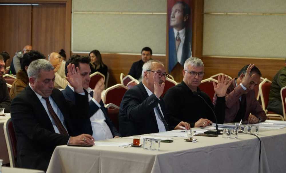 Başkan Yüksel'den Tüm Meclis Üyelerine Teşekkür Plaketi