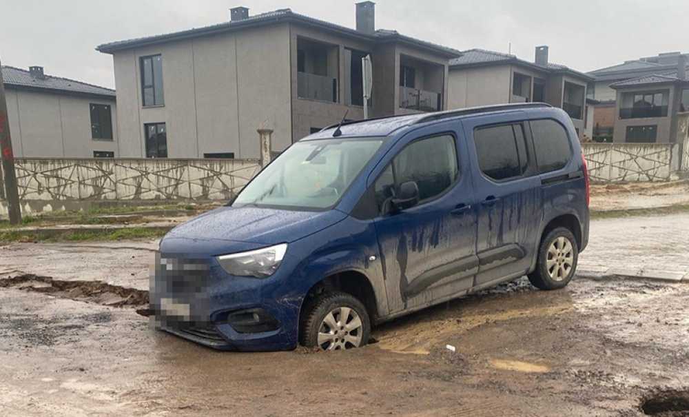 Manzara Değişmiyor, Araç Yine Yola Saplandı!