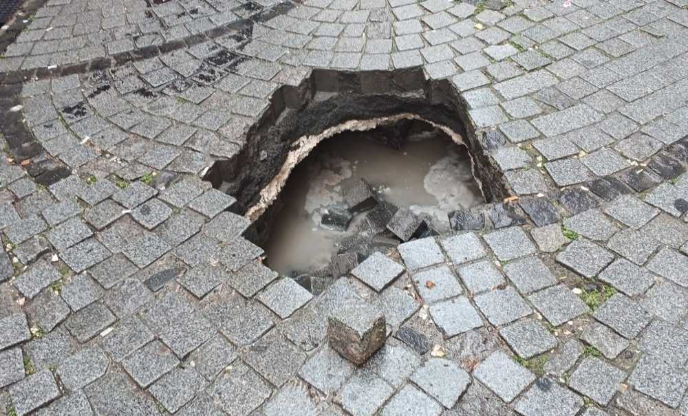 Delik Çökmeye Neden Oldu